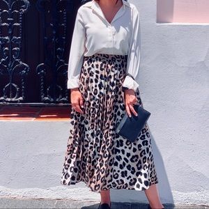 Platted Leopard Midi Skirt. Size 00 Petite.